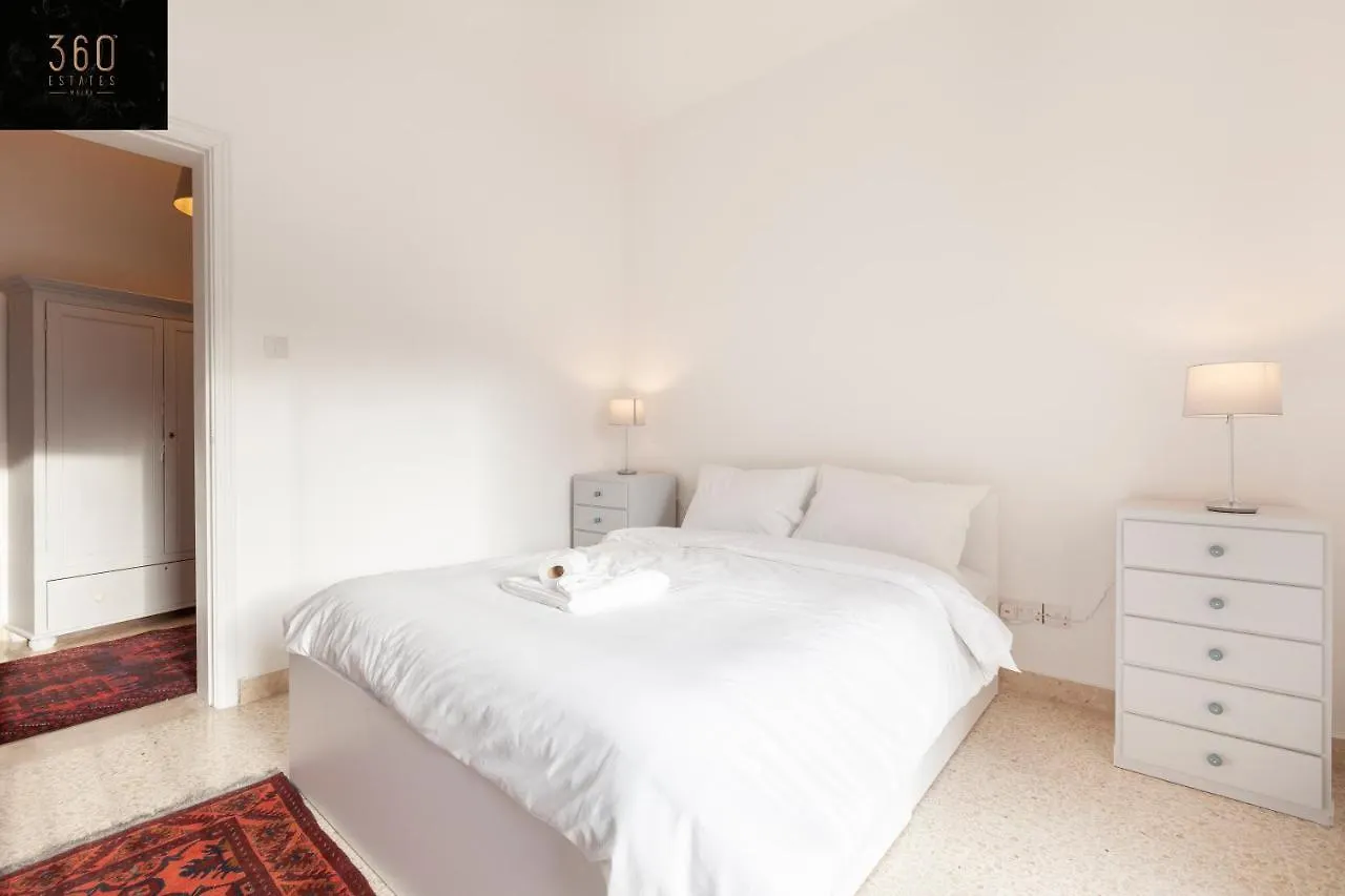 Breathtaking Seafront 3Bd W/ Balcony, Sliema Coast By 360 Estates Apartment Malta